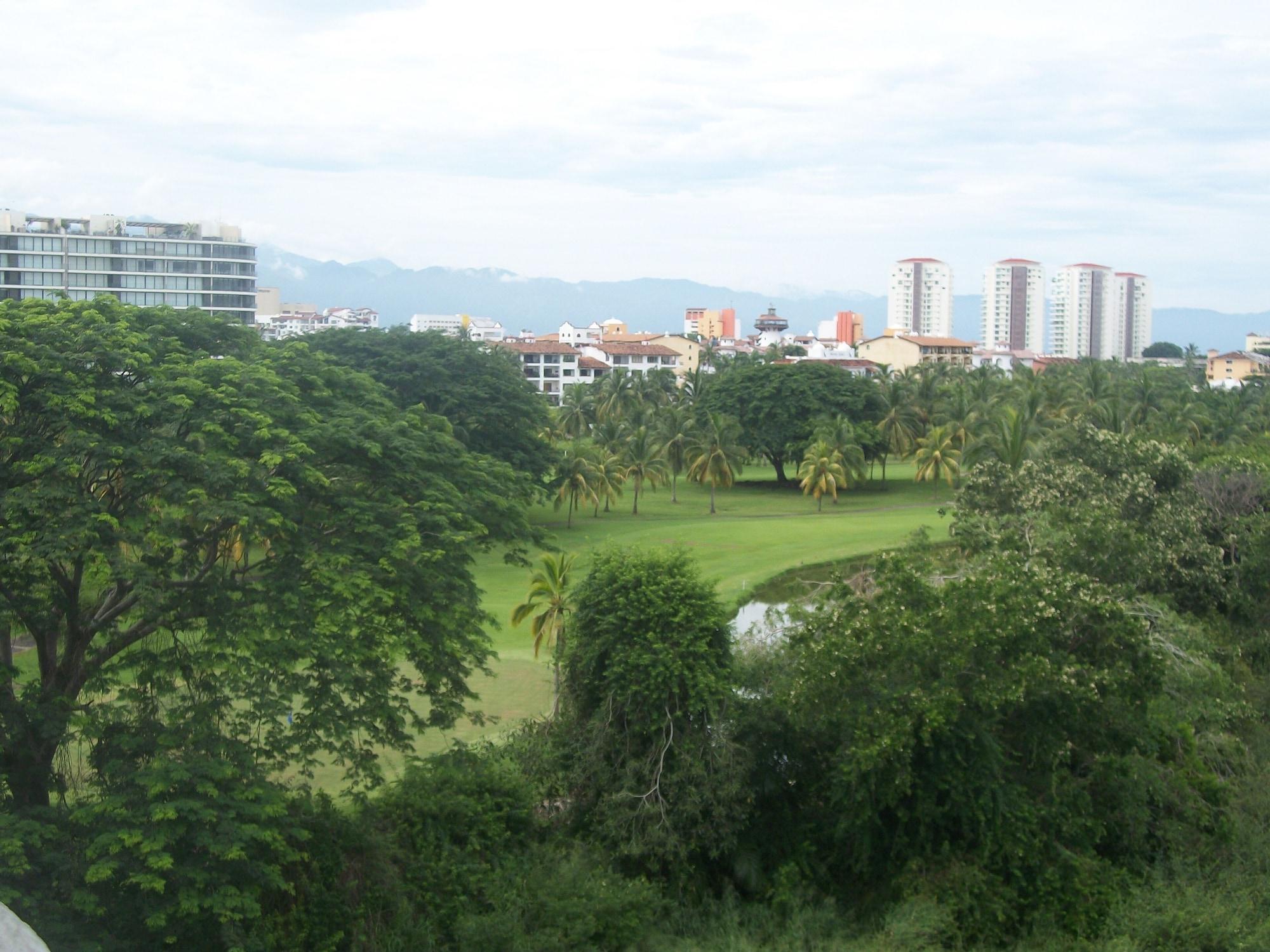 Comfort Inn Puerto Vallarta Golfside & Marina Buitenkant foto