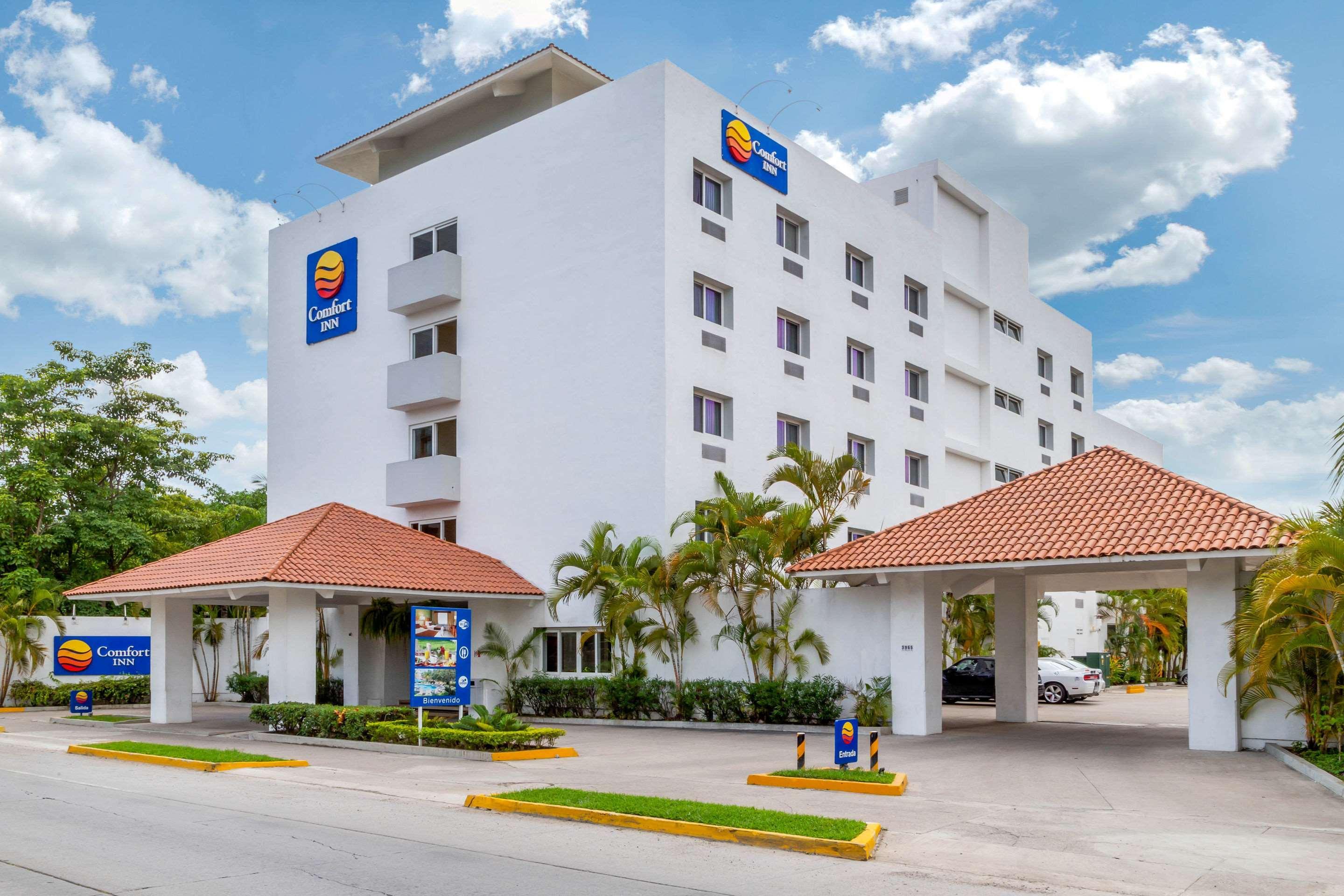 Comfort Inn Puerto Vallarta Golfside & Marina Buitenkant foto