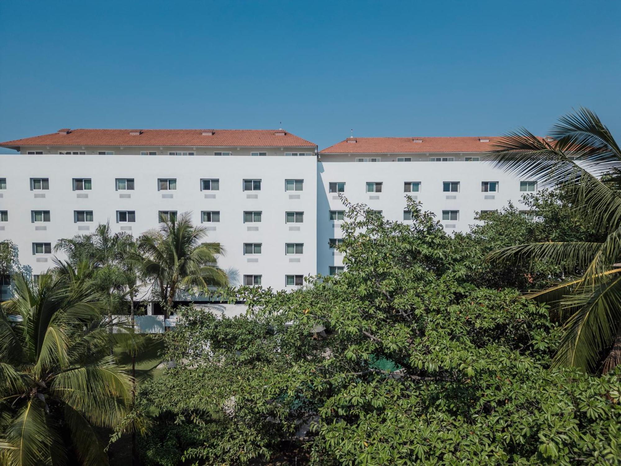 Comfort Inn Puerto Vallarta Golfside & Marina Buitenkant foto