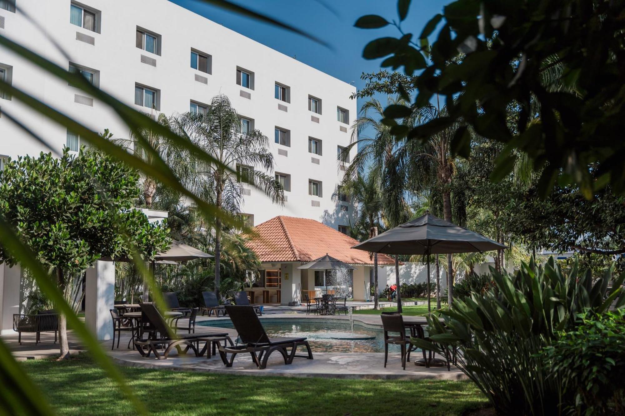 Comfort Inn Puerto Vallarta Golfside & Marina Buitenkant foto