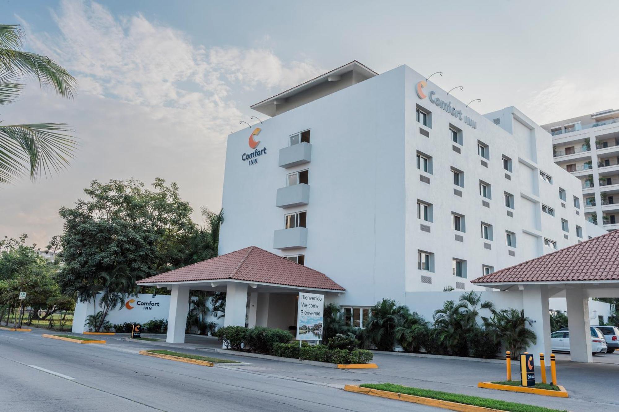 Comfort Inn Puerto Vallarta Golfside & Marina Buitenkant foto
