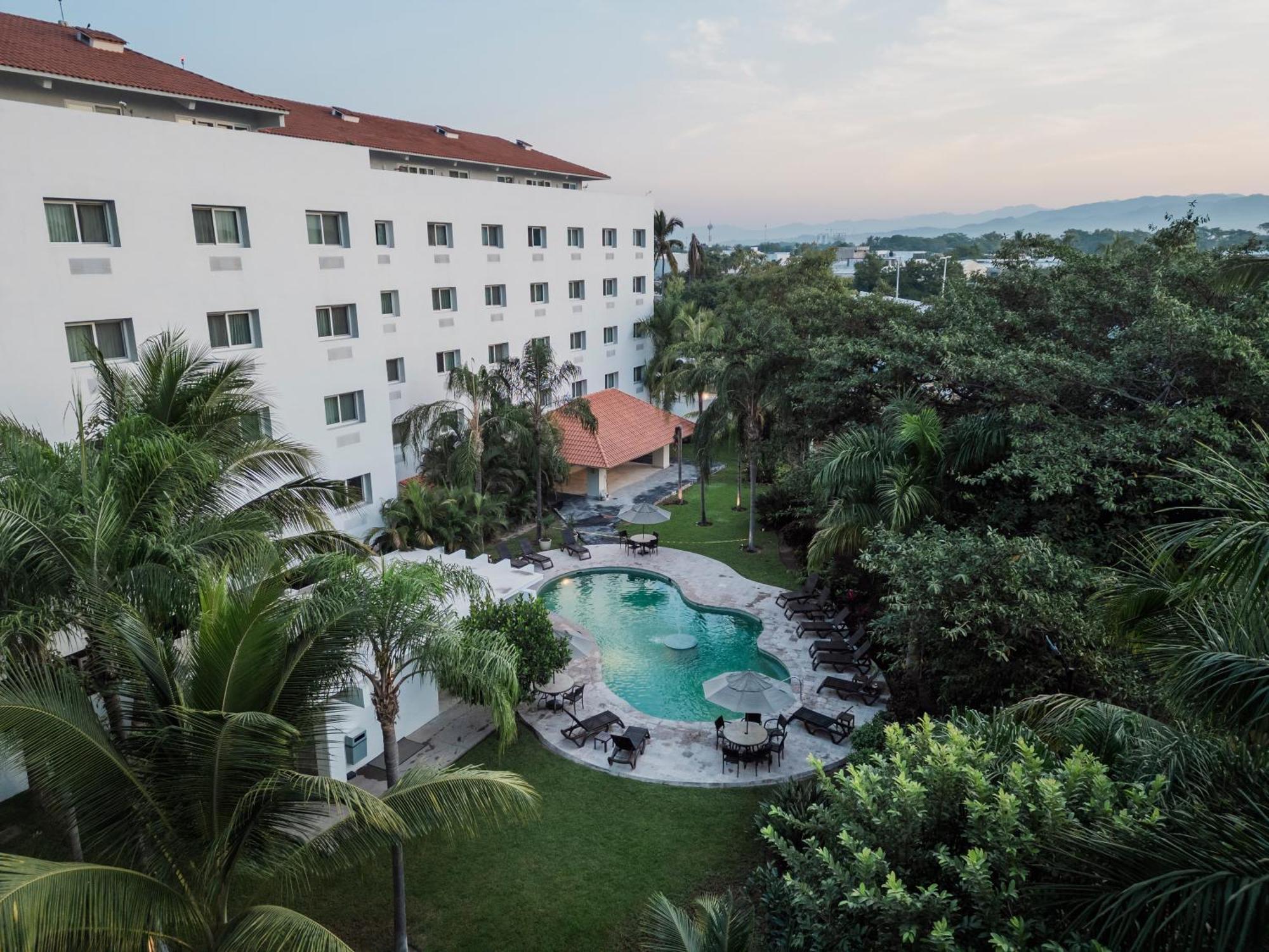 Comfort Inn Puerto Vallarta Golfside & Marina Buitenkant foto