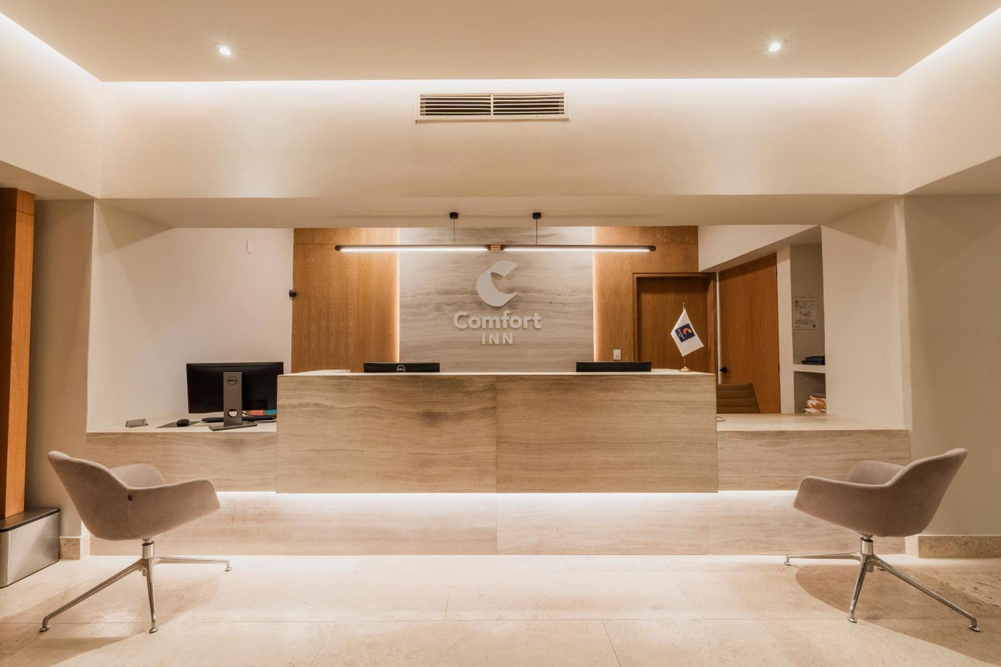 Comfort Inn Puerto Vallarta Golfside & Marina Buitenkant foto