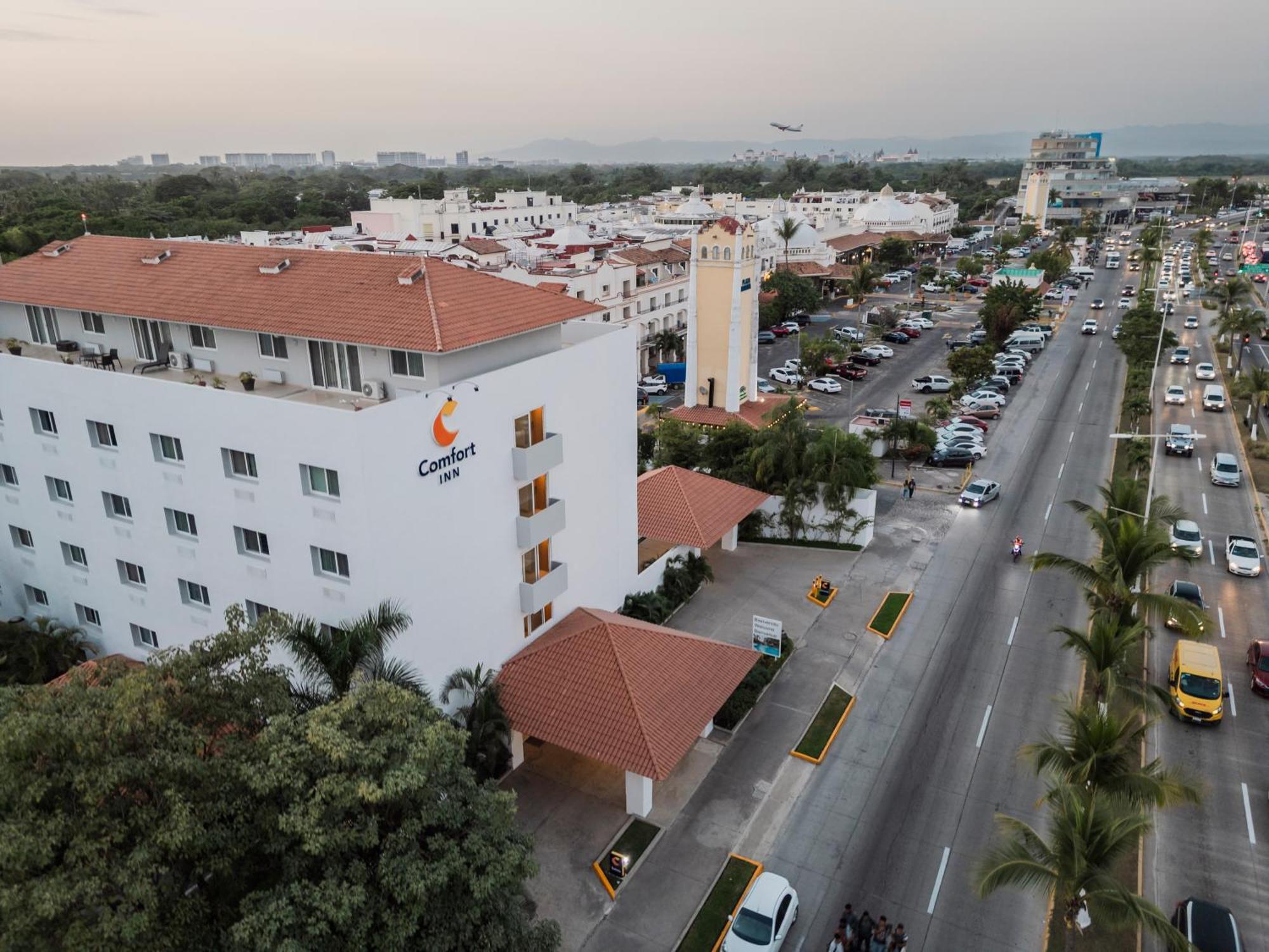 Comfort Inn Puerto Vallarta Golfside & Marina Buitenkant foto
