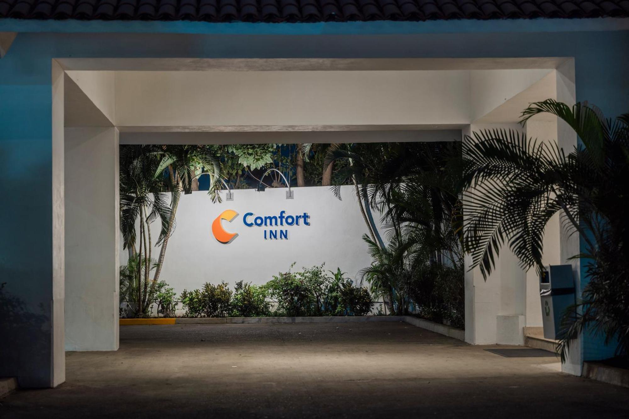 Comfort Inn Puerto Vallarta Golfside & Marina Buitenkant foto
