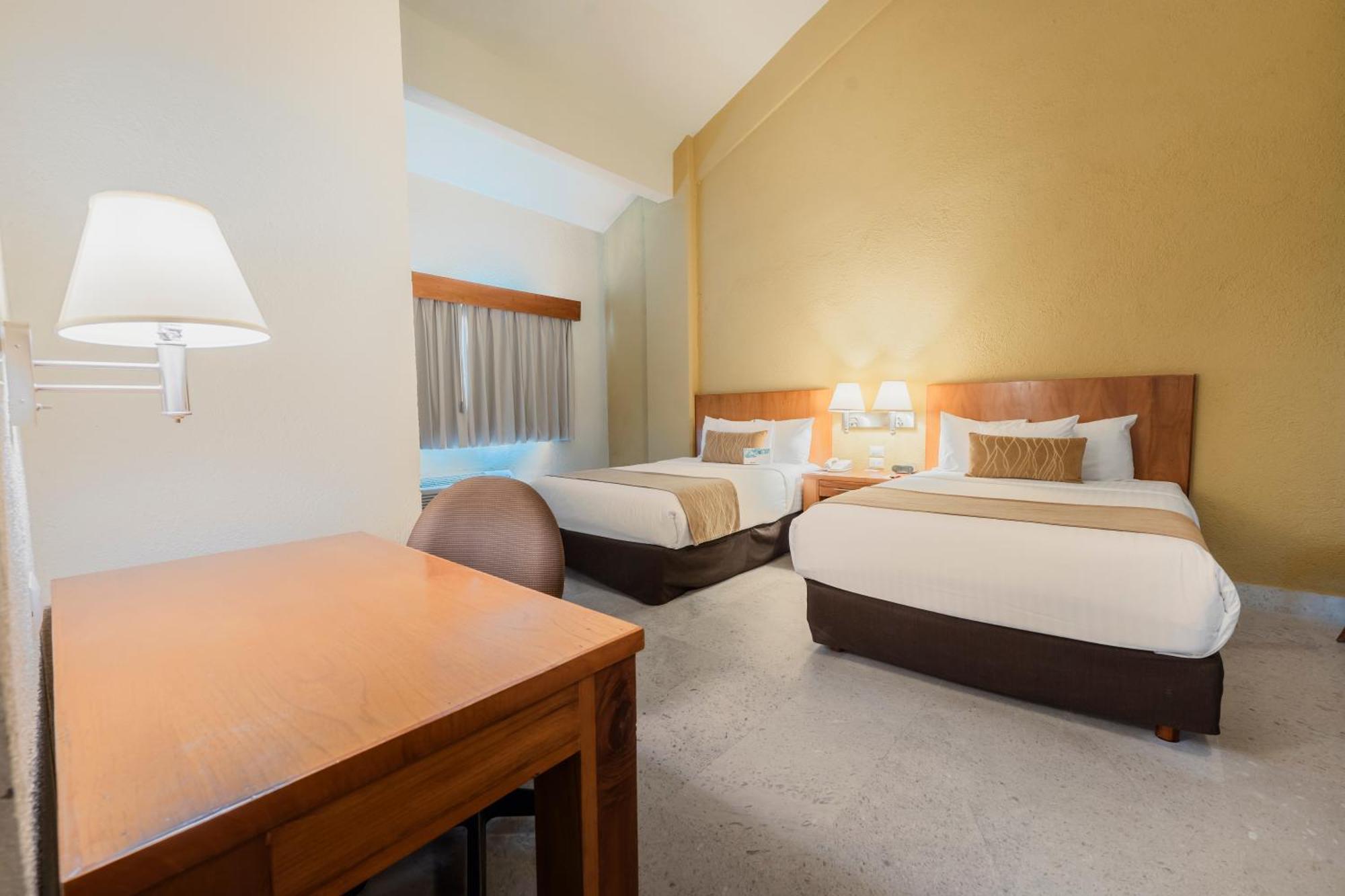 Comfort Inn Puerto Vallarta Golfside & Marina Buitenkant foto
