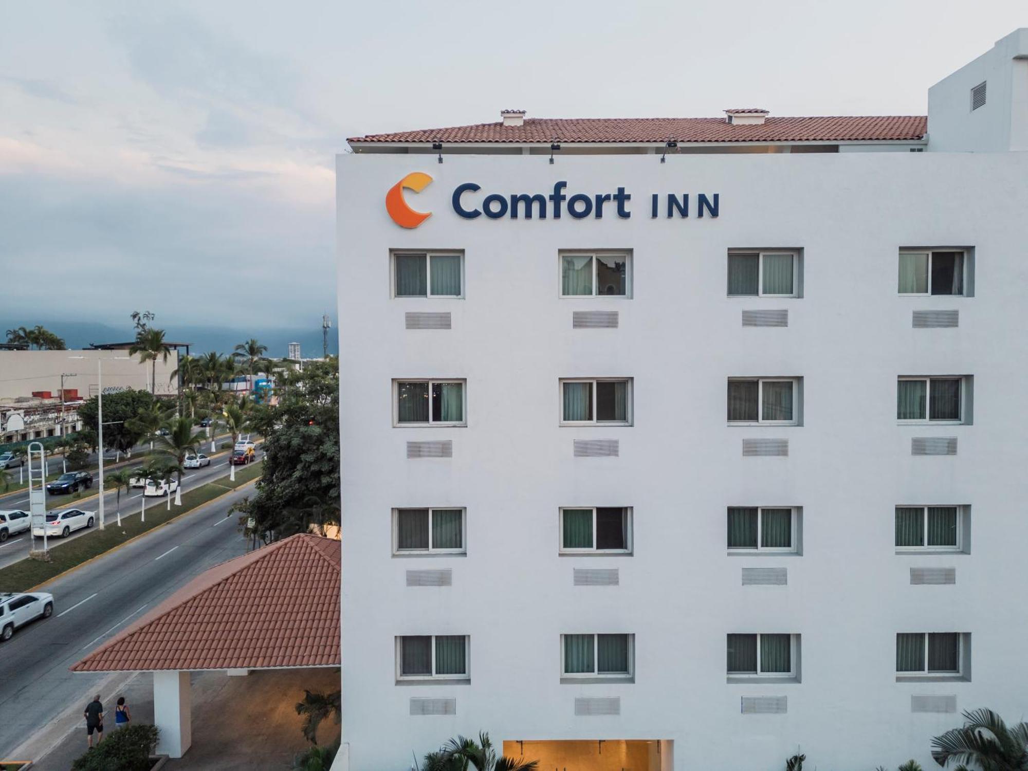 Comfort Inn Puerto Vallarta Golfside & Marina Buitenkant foto
