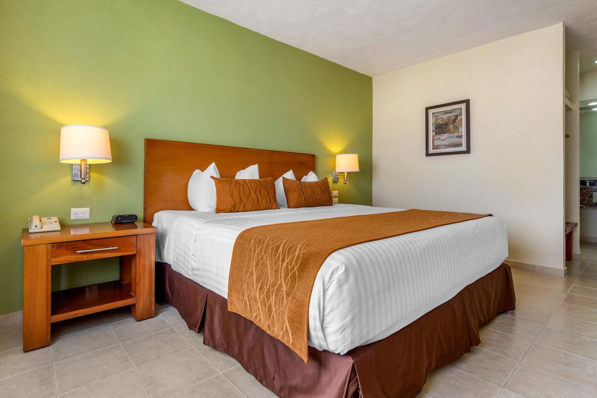 Comfort Inn Puerto Vallarta Golfside & Marina Buitenkant foto