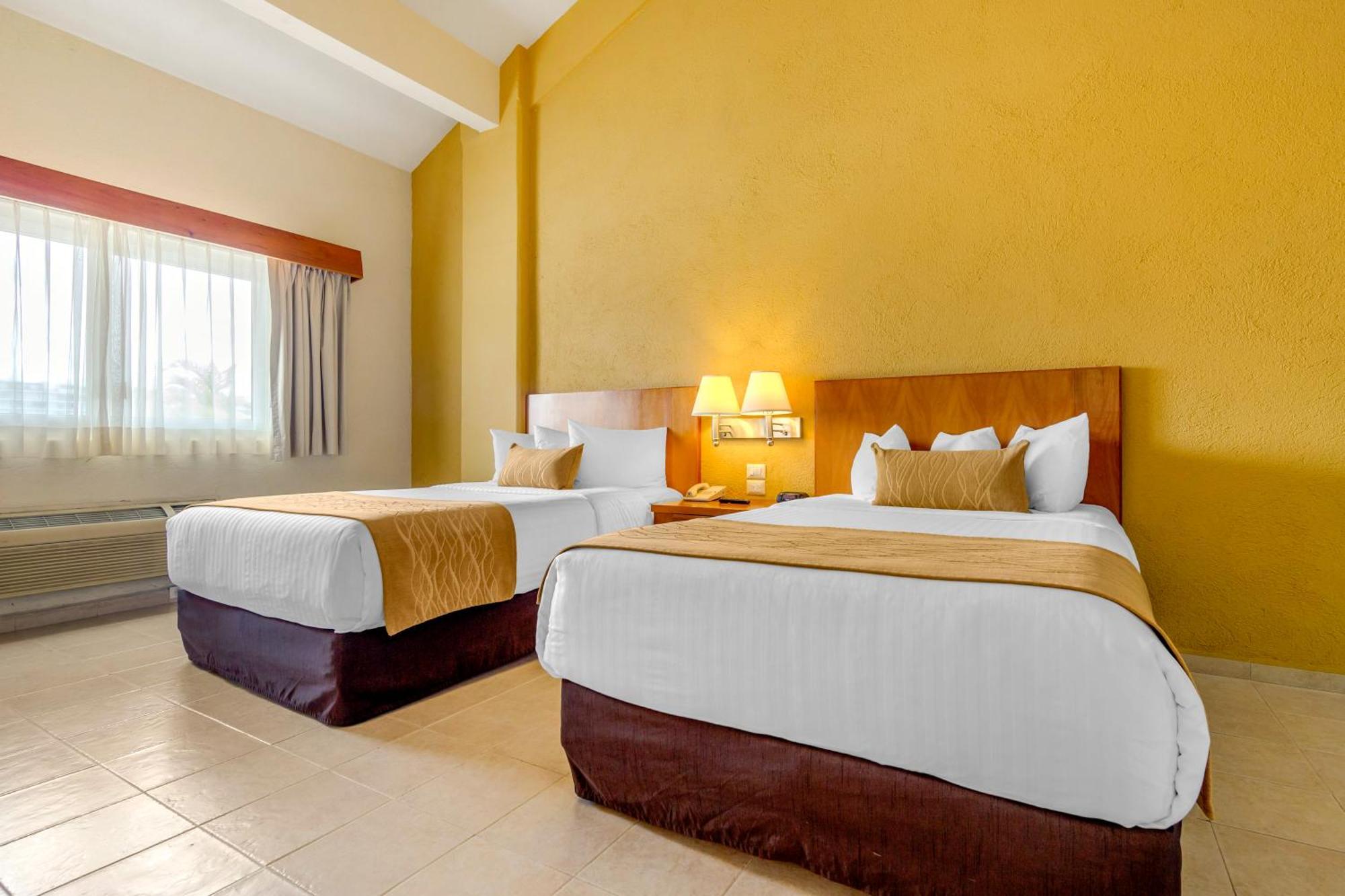 Comfort Inn Puerto Vallarta Golfside & Marina Buitenkant foto