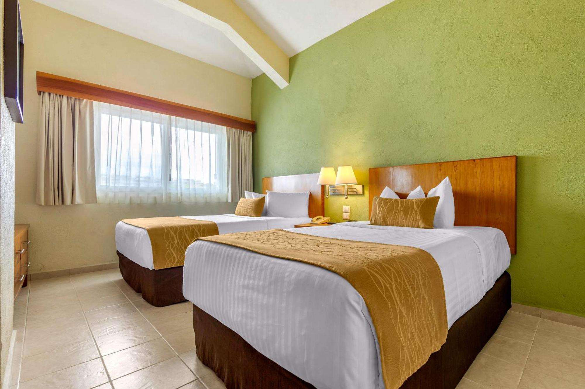Comfort Inn Puerto Vallarta Golfside & Marina Buitenkant foto